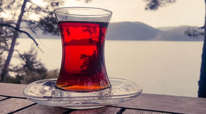 Taza de infusión de té rojo